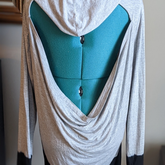 Spenglish Oversized Workout Top with Back Cutout - Size Small - Picture 8 of 9